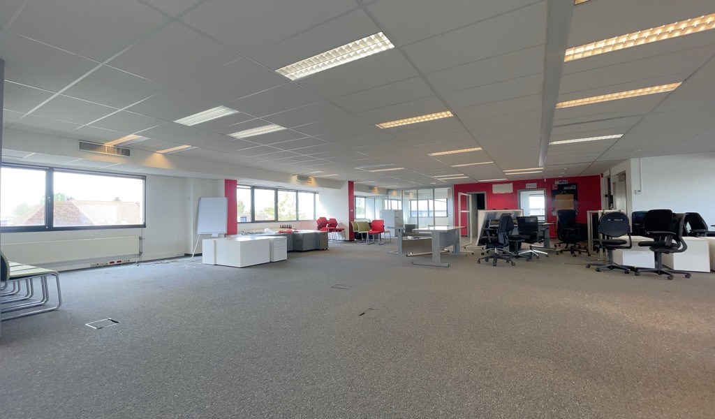 Ingedeelde kantoorruimte te huur in Aartselaar