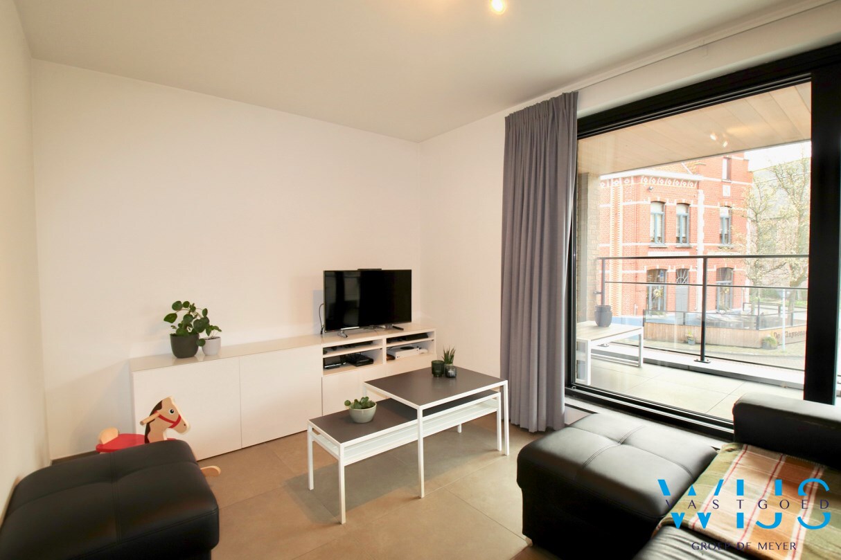 Instapklaar tweeslaapkamer appartement met 2 terrassen te Kluizen ! 