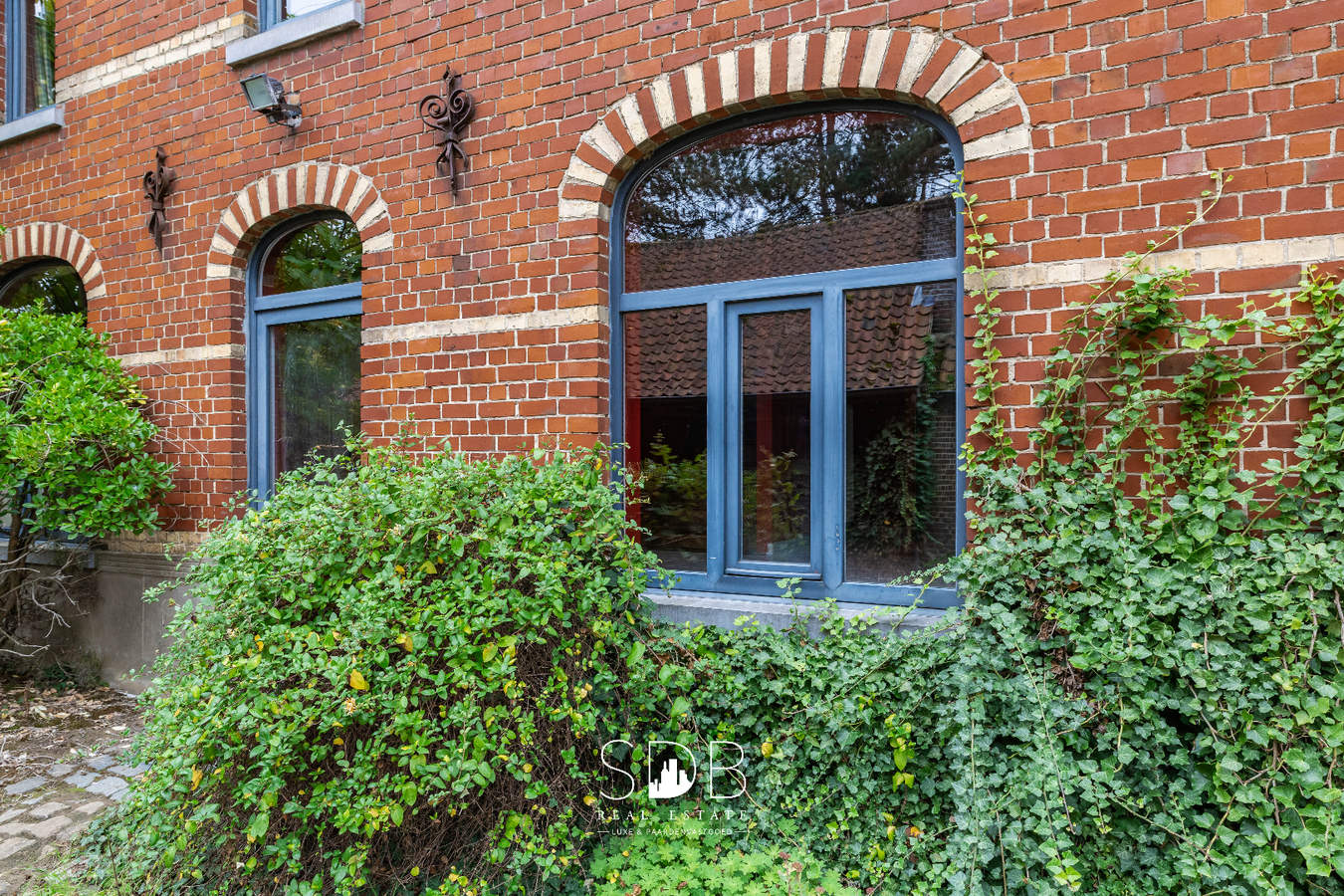 Authentieke hoeve met achterliggend groen op 5.192m² 
