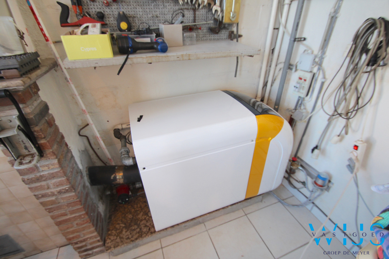 Zeer ruim woonhuis op een ideaal perceel te ADEGEM ! 