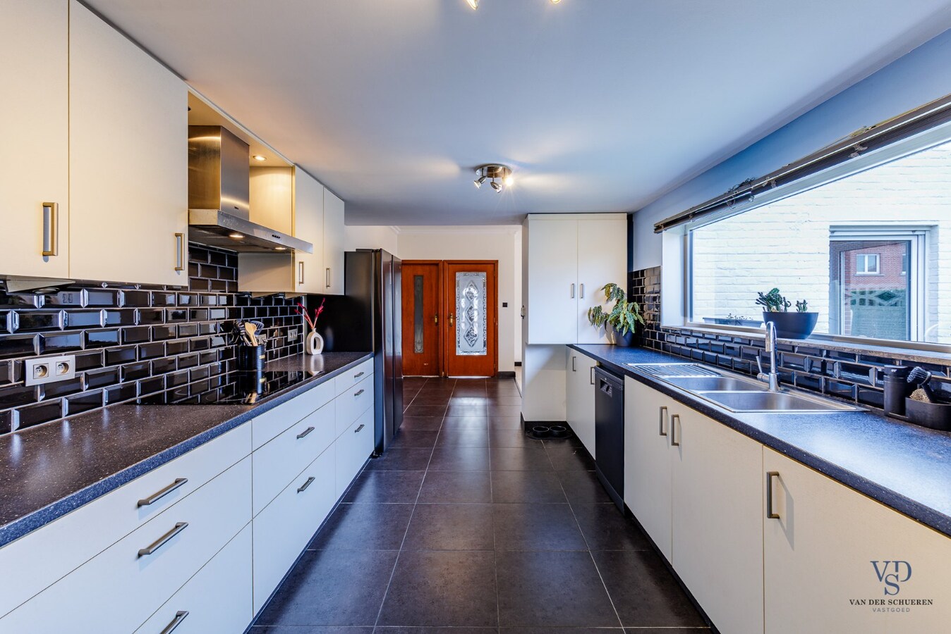 Ruime, deels gerenoveerde Half Open Bebouwing 