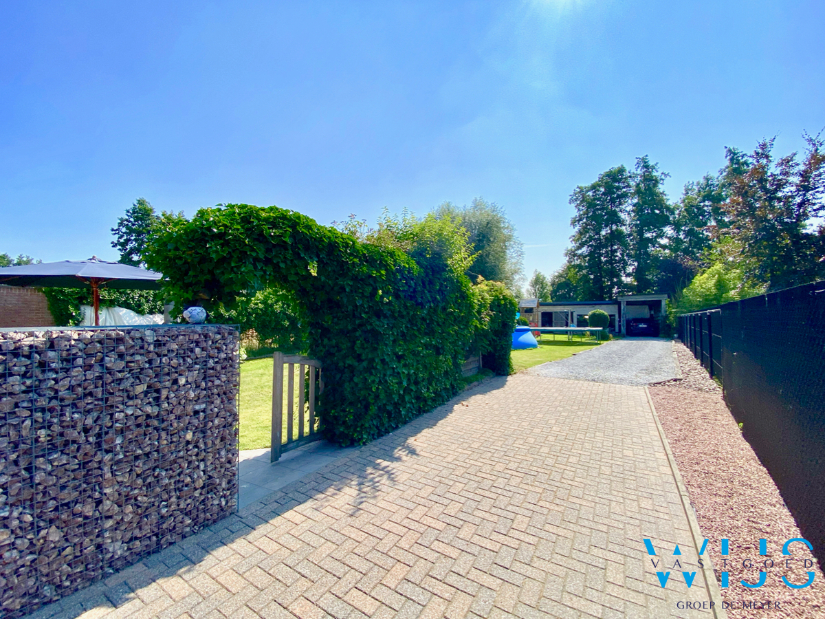 Instapklaar woonhuis met 4 slaapkamers op 936m² te Zelzate! 