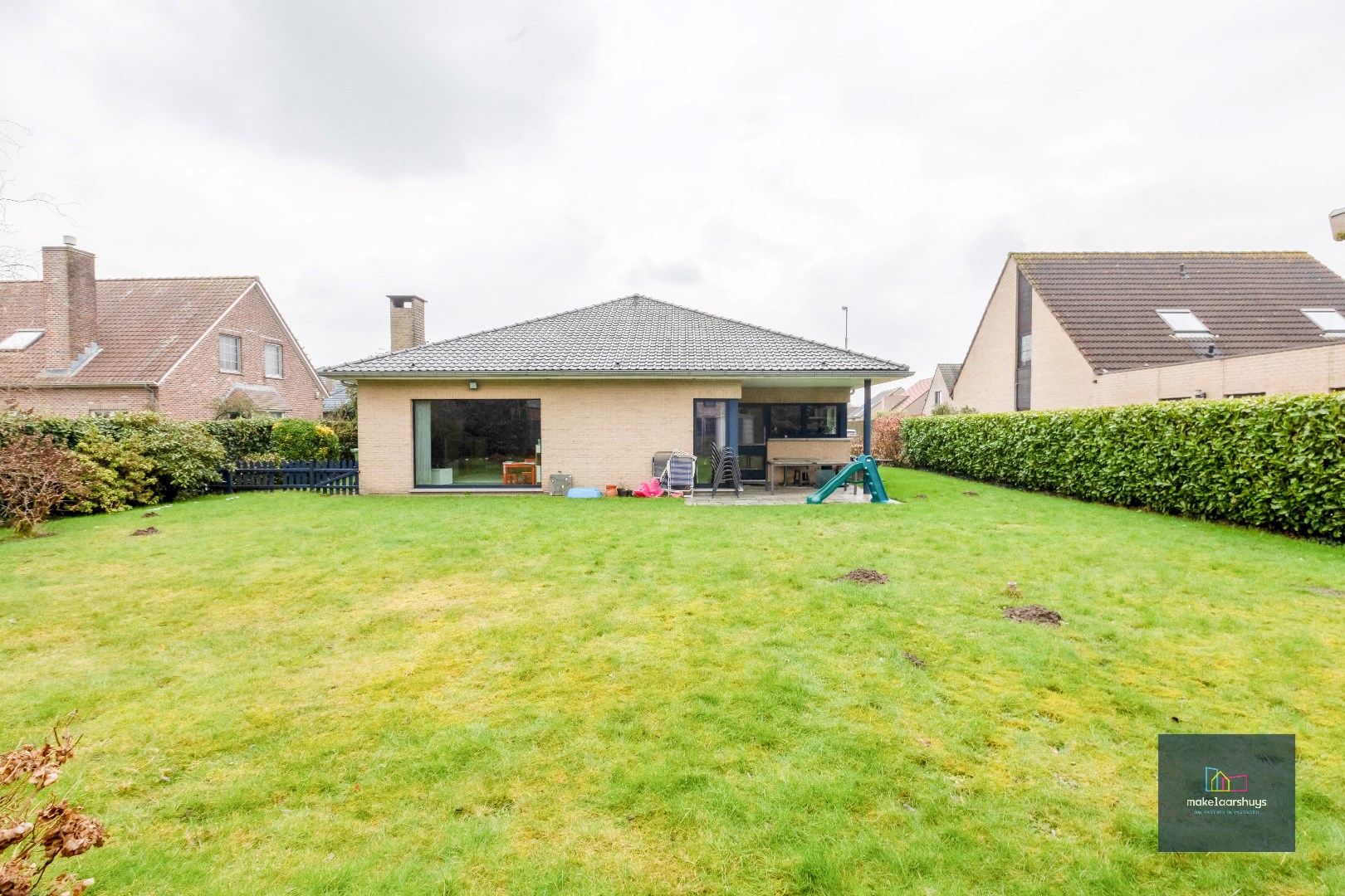 Gunstig gelegen ruime bungalow in Mariakerke met tuin 