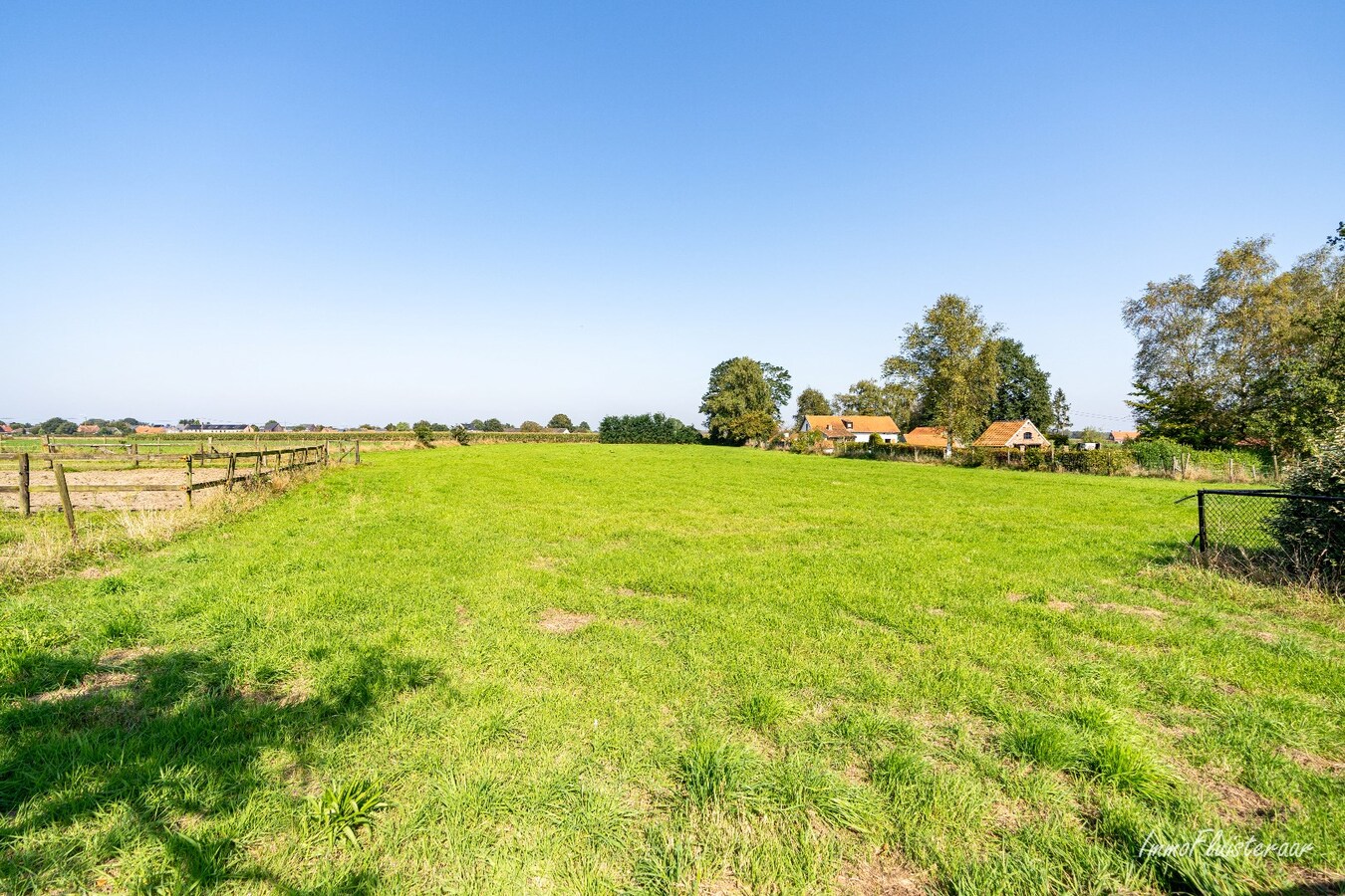 Hoogwaardig afgewerkte villa met stalgebouw en aanpalende weides op ca. 1,7 ha  te Herenthout 