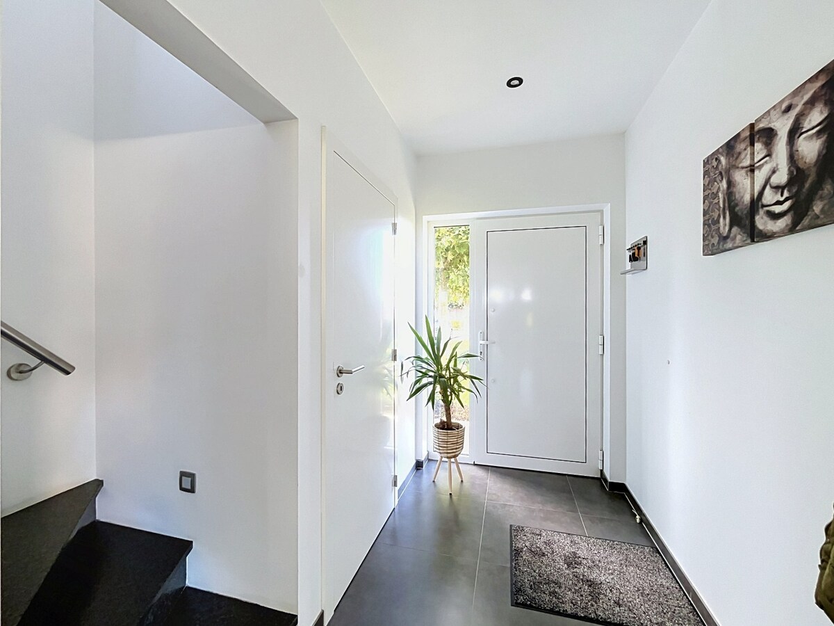 Recente halfopen woning met 3 ruime slaapkamers! 