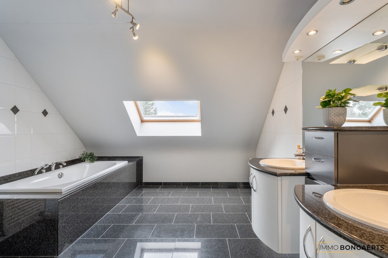 Ruime woning met 3 slaapkamers 