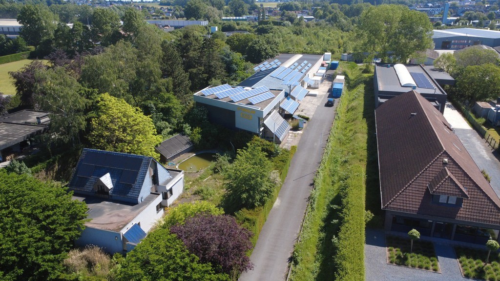 Bedrijfsgebouw met woning te koop vlakbij N60 in Gavere