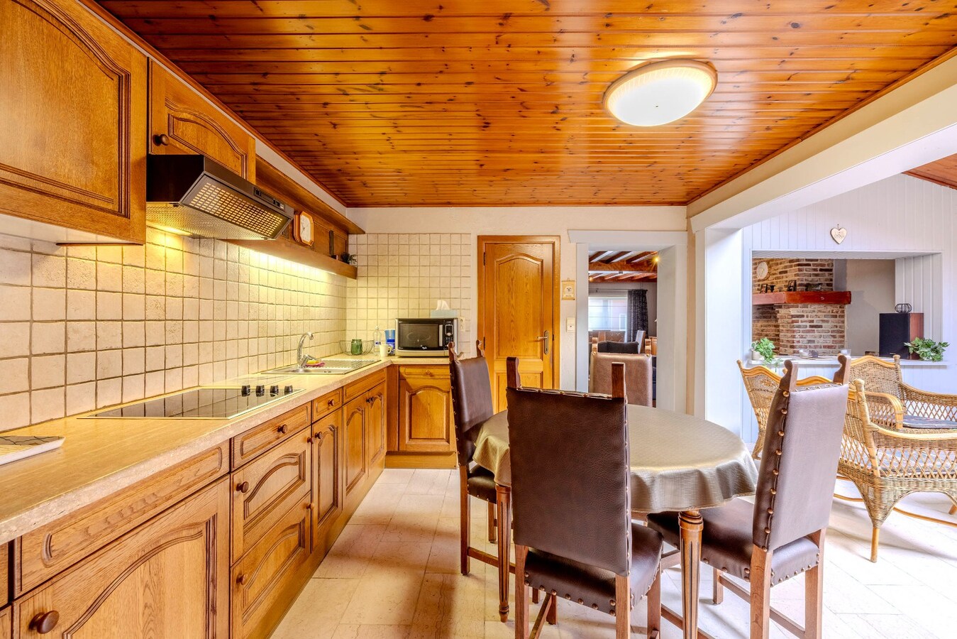 Gezinswoning met 2/3 slpks, ruime tuin en magazijn 