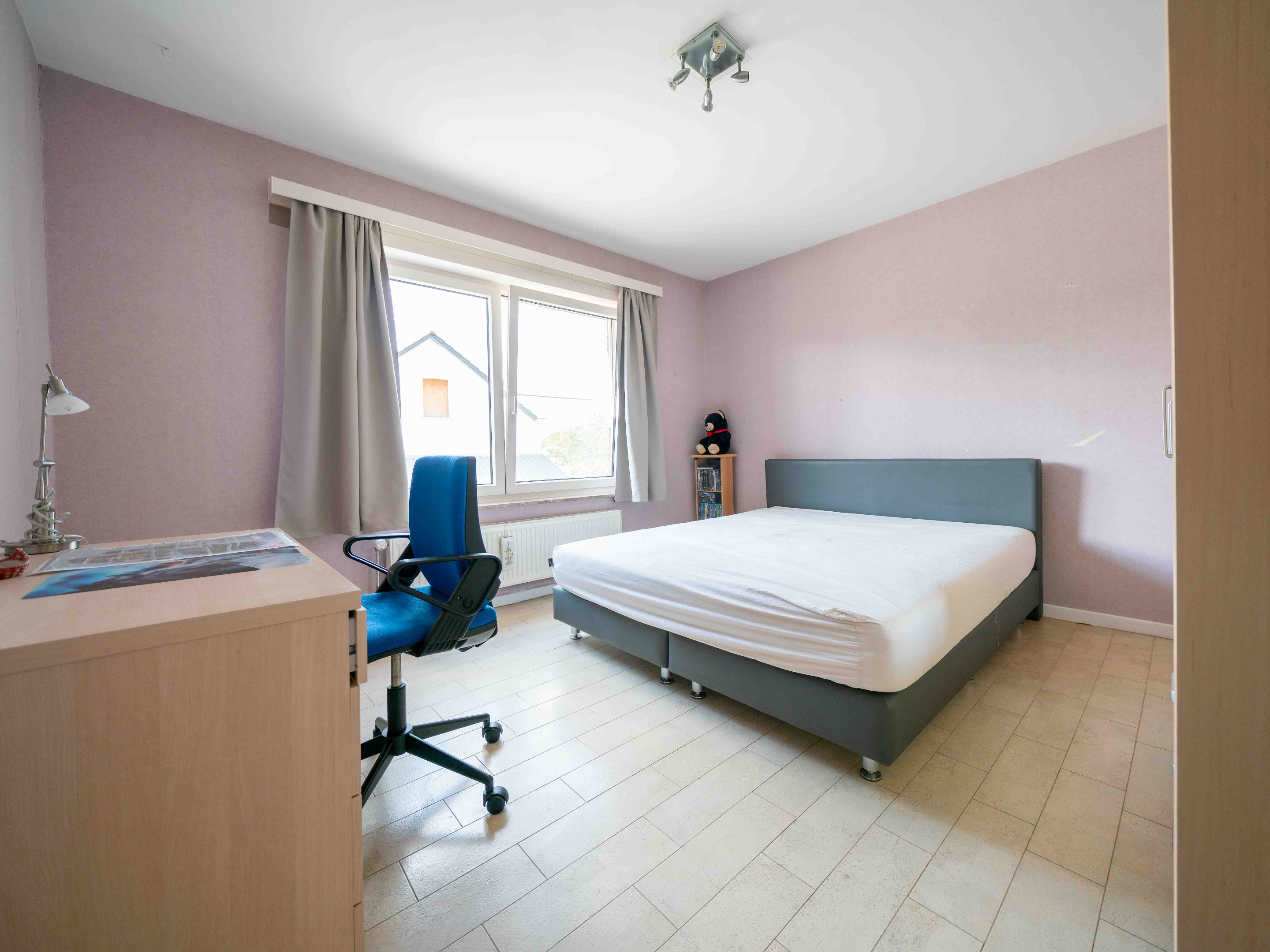 Zeer ruime gezinswoning met 4 slaapkamers en bureel 