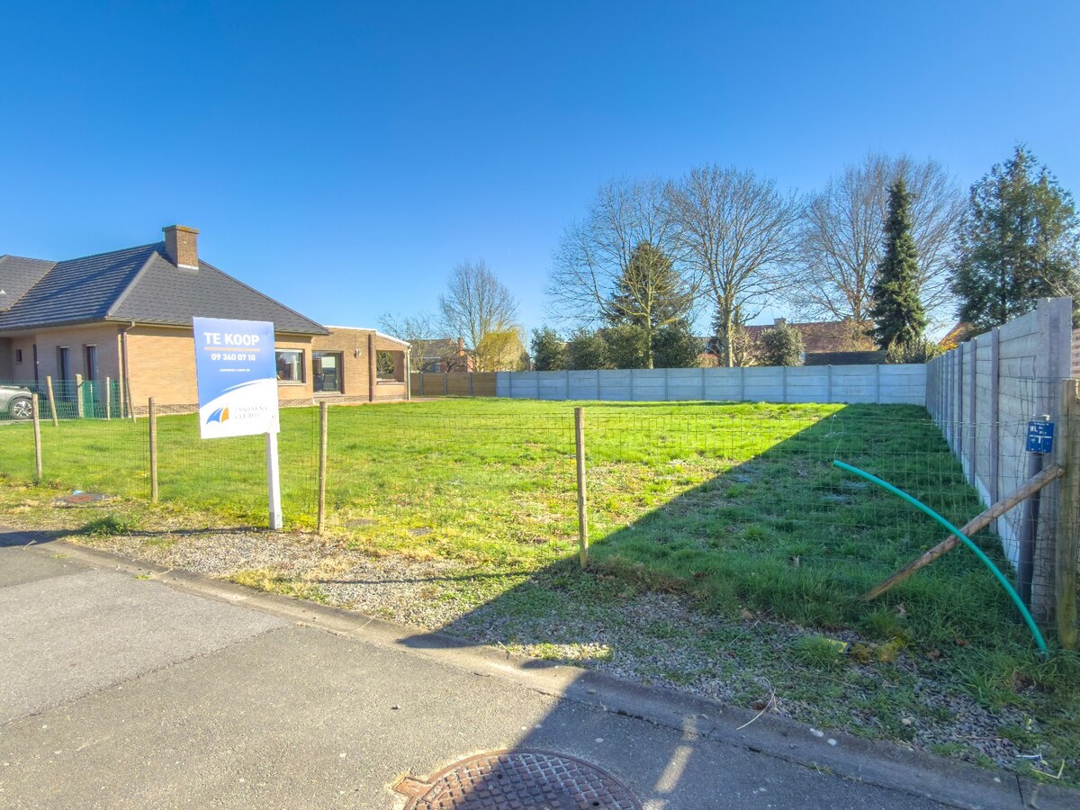 Rustig gelegen bouwgrond voor HOB met ZW oriëntatie te Hillegem 