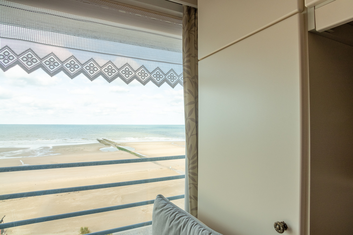 Rustig gelegen appartement, fenomenaal zeezicht, met 1 slaapkamer 