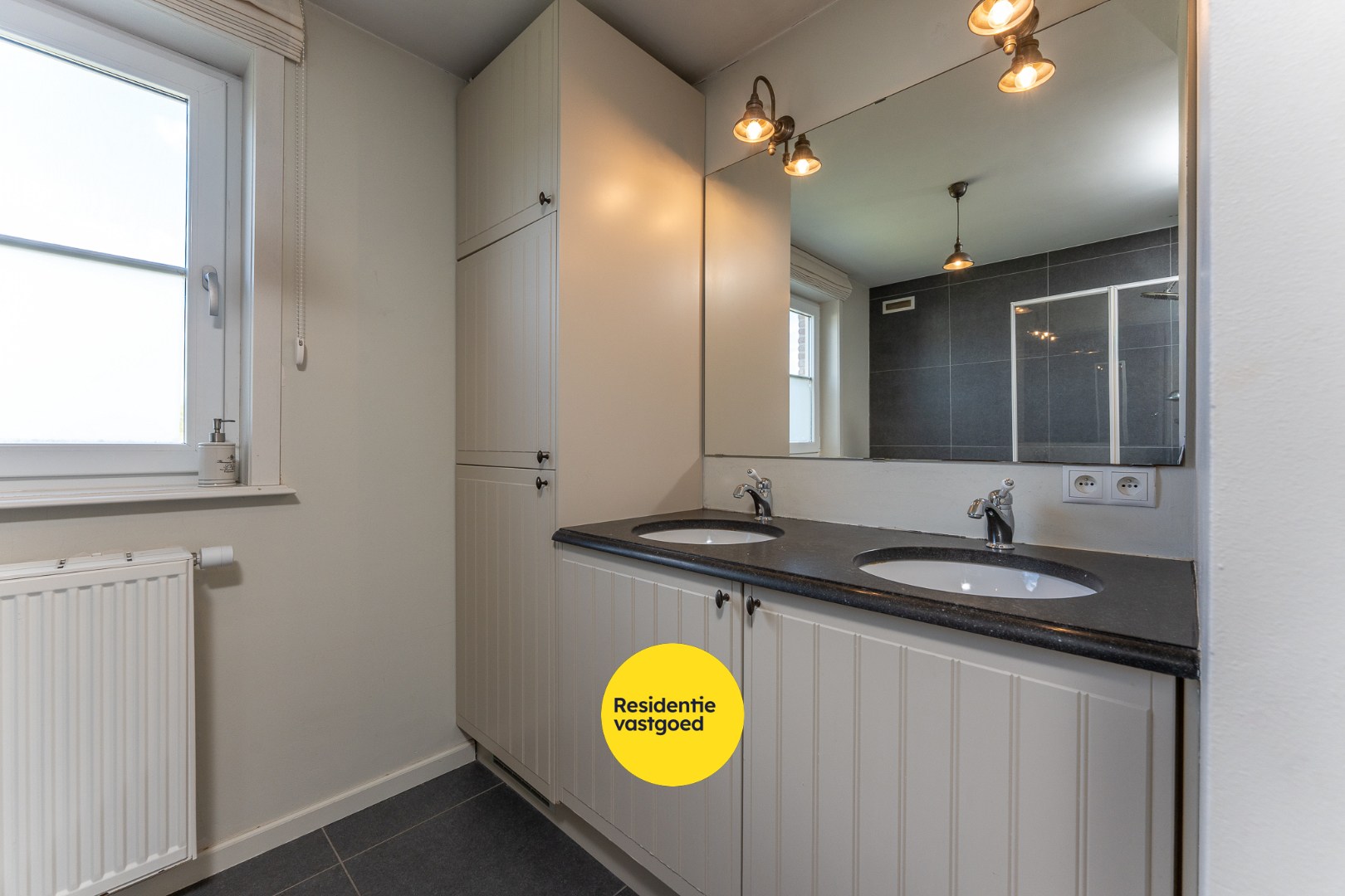 Exclusieve villa met zwembad en poolhouse in de nieuwe St-Annawijk te Sint-Andries 