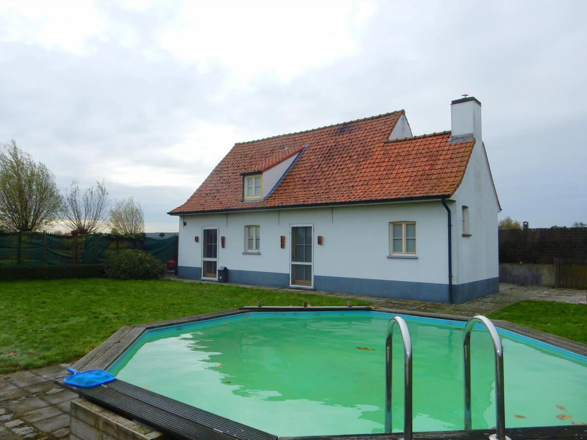 Landelijke villa met weiland te Tielt 