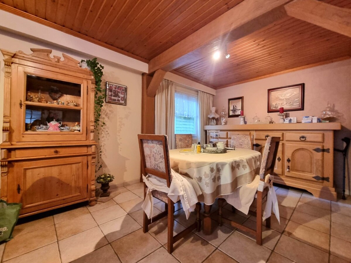 Zeer rustig gelegen, te renoveren halfopen woning met mooie tuin - Heist 