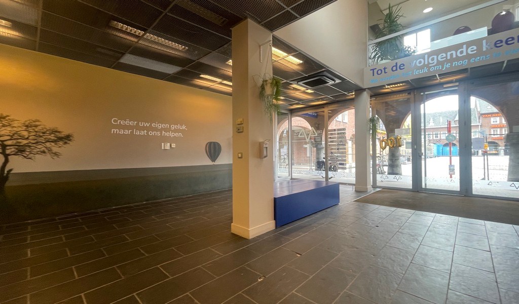 Handelspand te huur in het commercieel centrum van Schoten