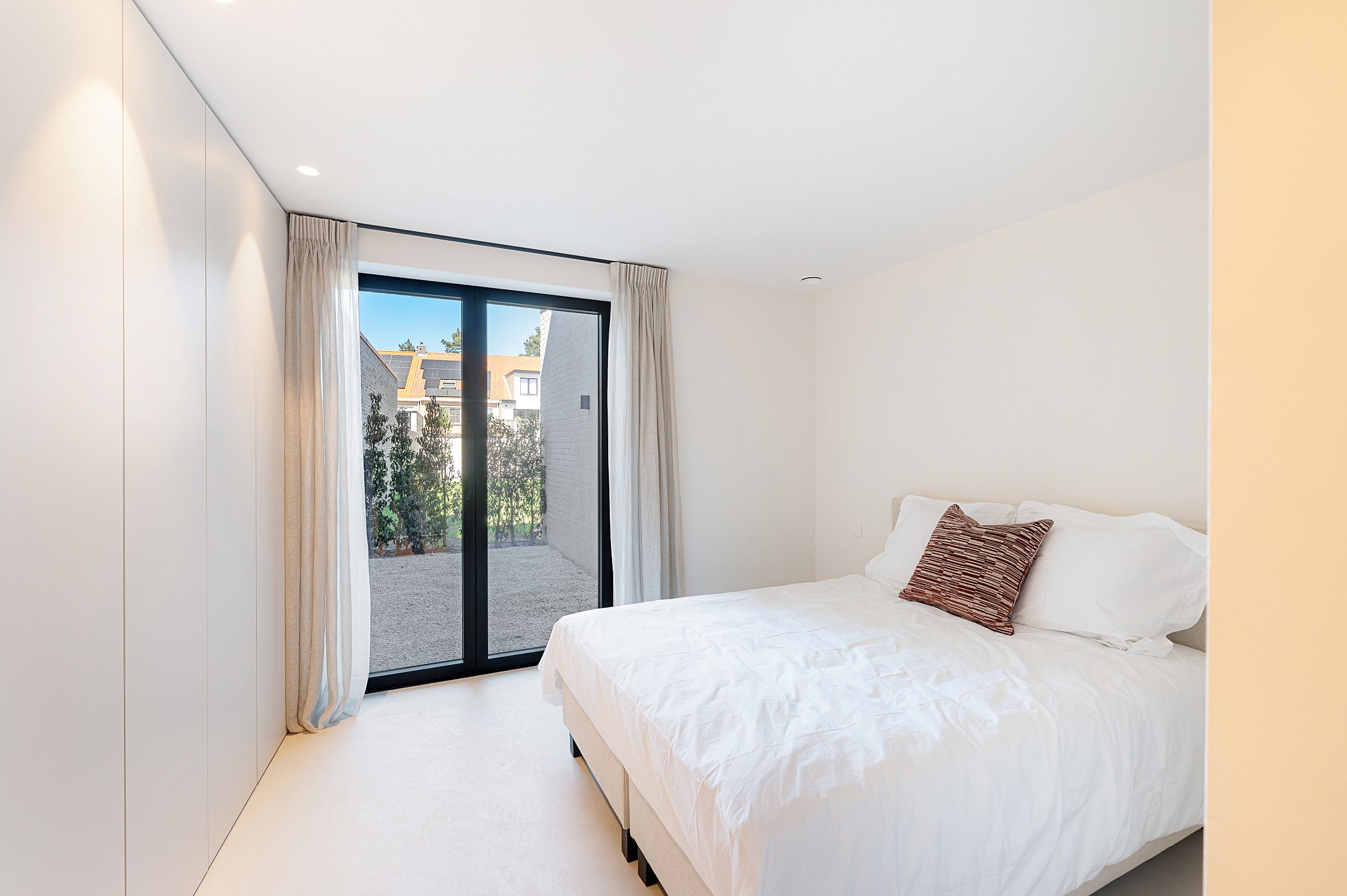 Top afgewerkte nieuwbouwwoning met 4 slaapkamers in het oude Knokke. 