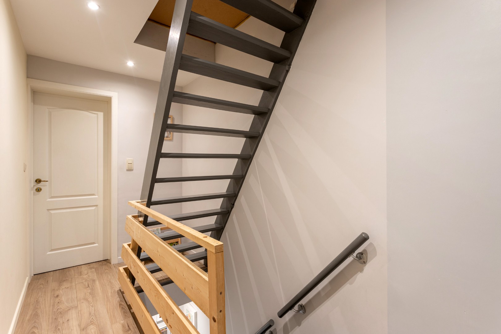 Instapklare woning met tuin te Sint-Pieters-Leeuw 