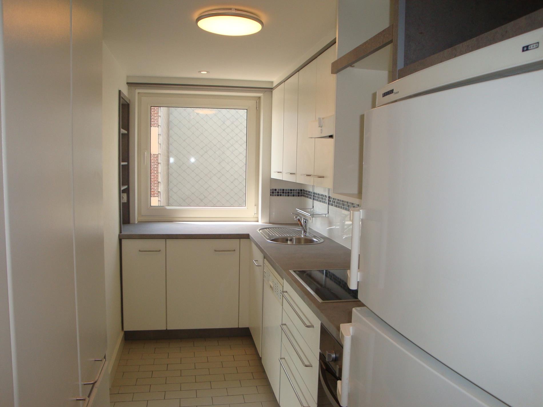 Voll. gerenoveerd 3-slpk HOEKapp. op 7e verd. met havenzicht 