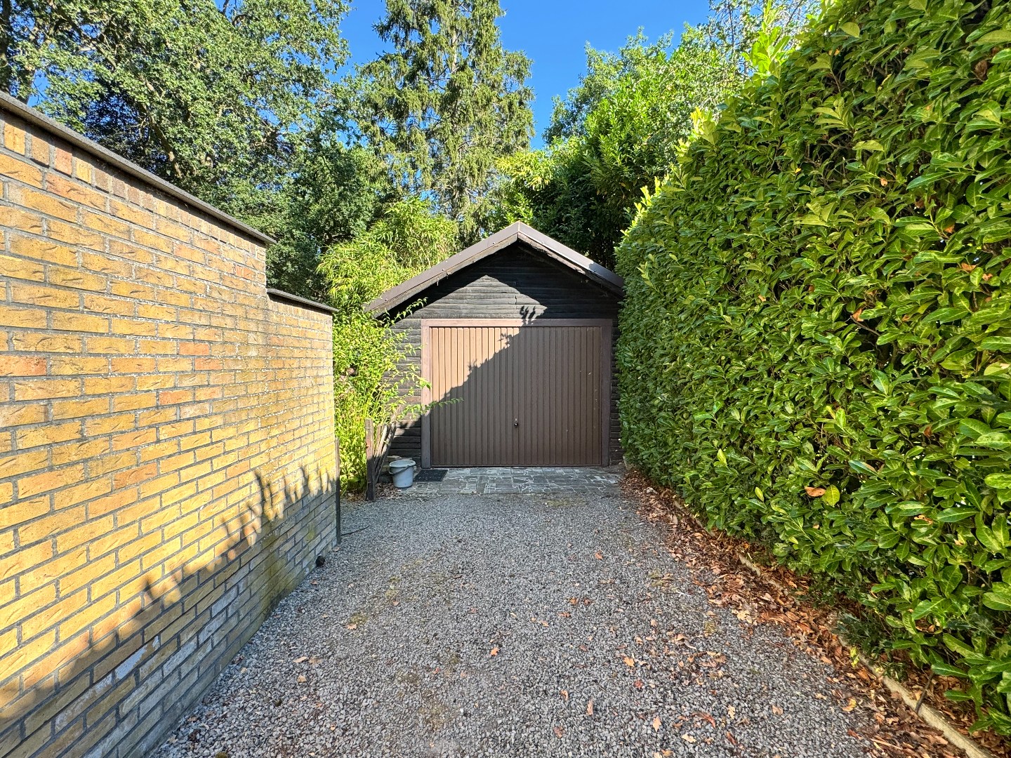 Open bebouwing met garage op een rustige, residentiële ligging 