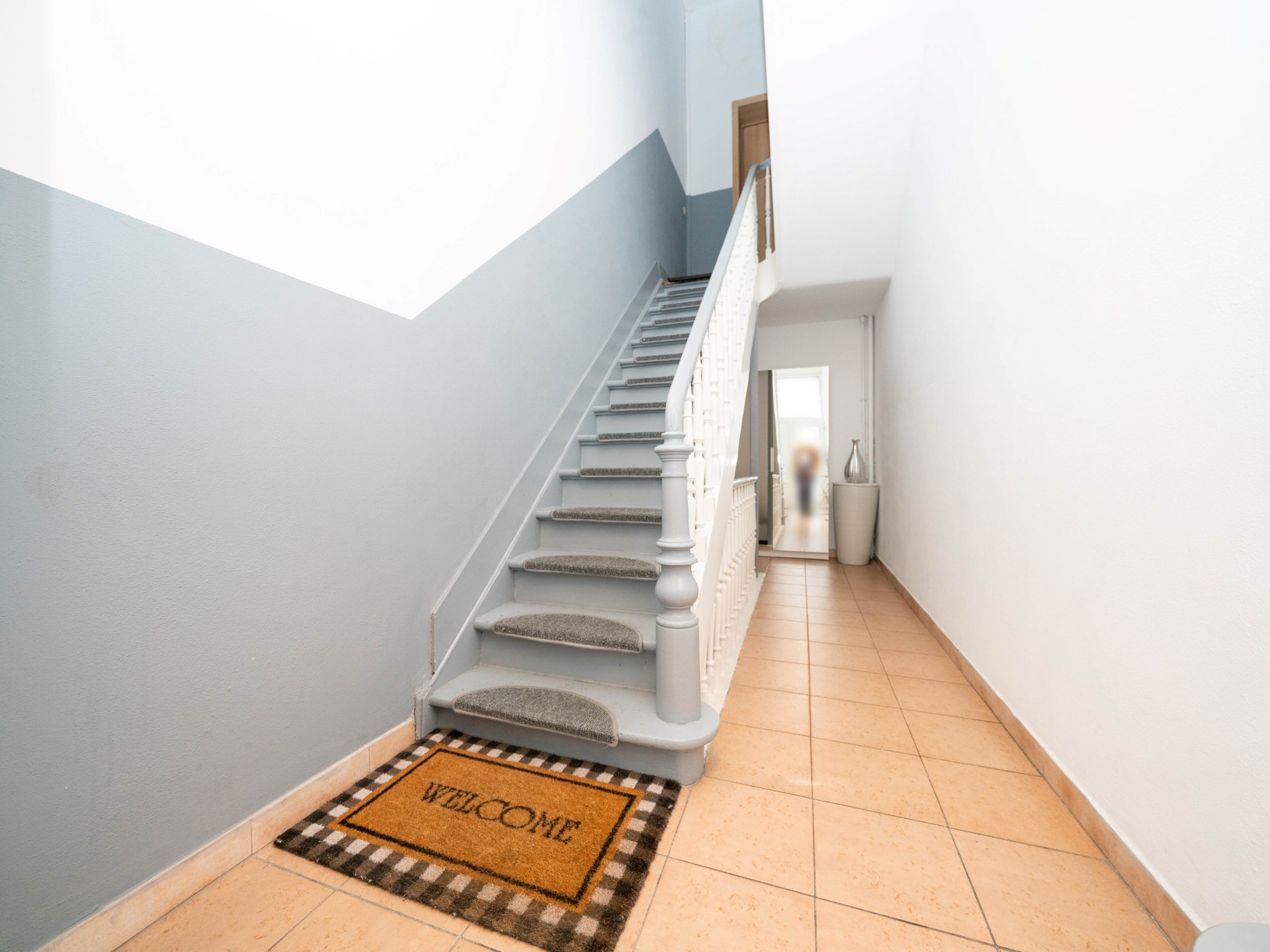 Ruime woning met 5 kamers, 4 badkamers en tuin 