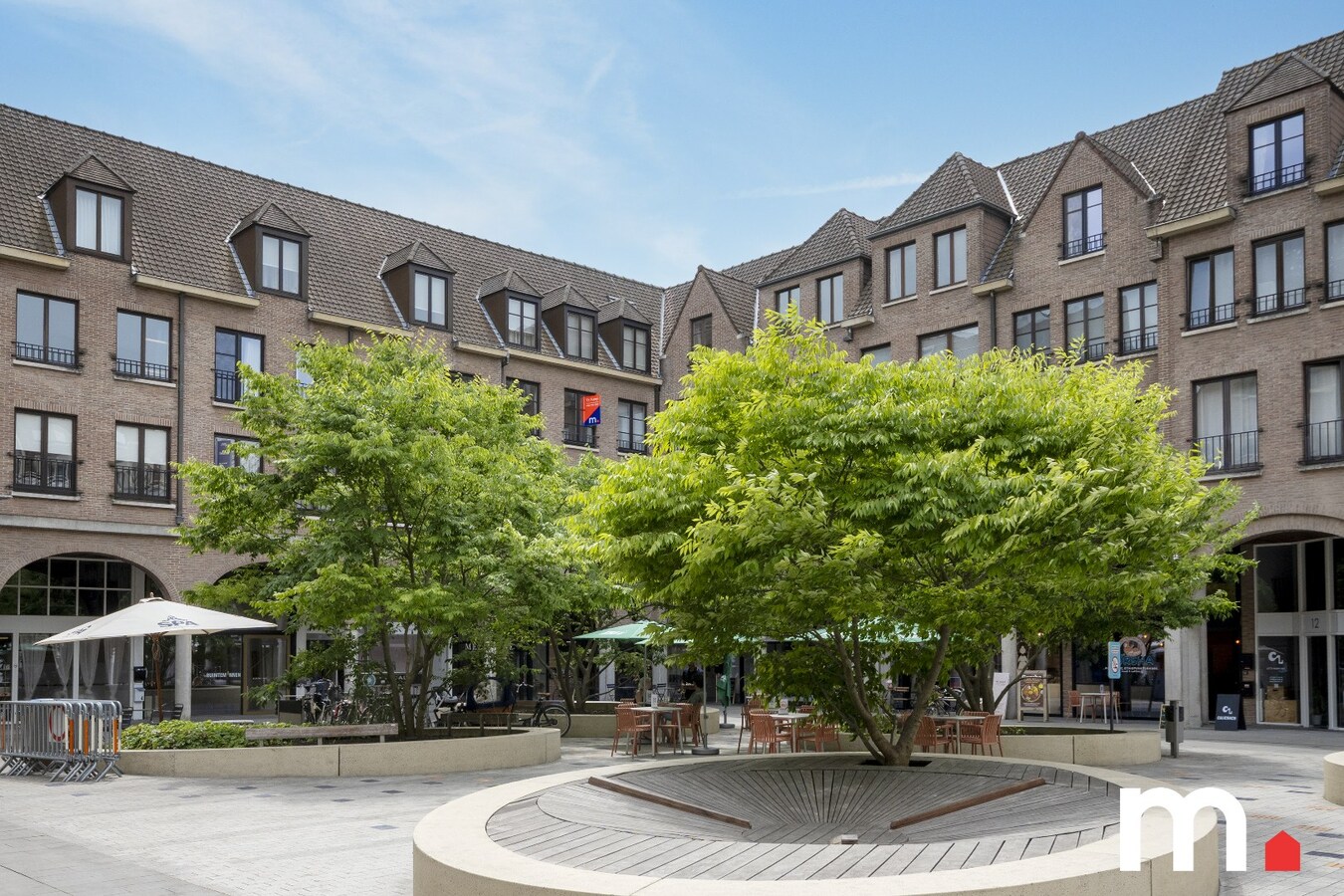 TOPPER !  Fantastisch gelegen appartement op het Overbekeplein in hartje Kortrijk ! 