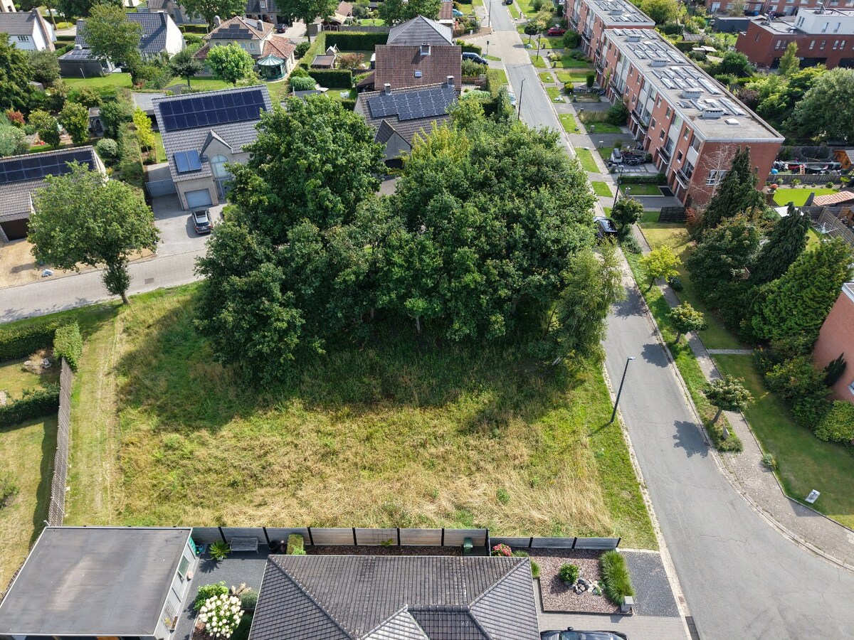 Hoekperceel van 962 m² te Malle 