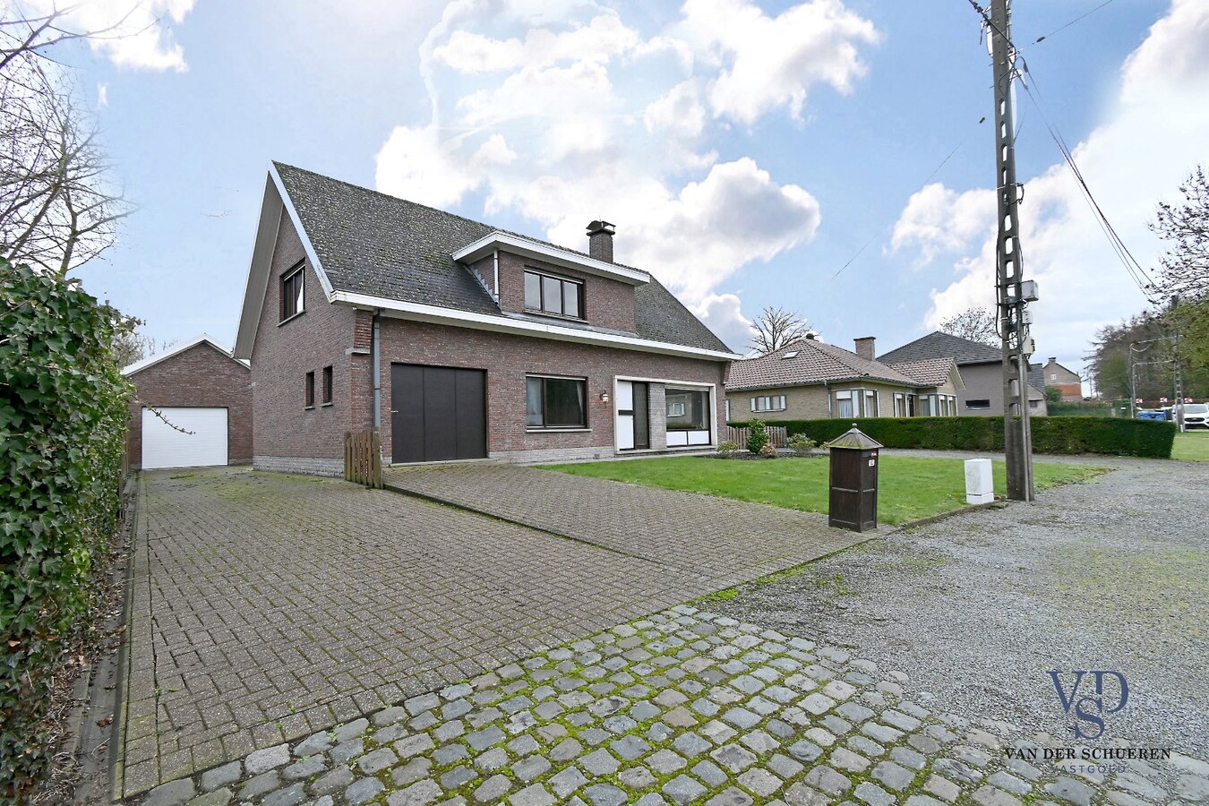 Degelijke eigendom met mogelijkheden 