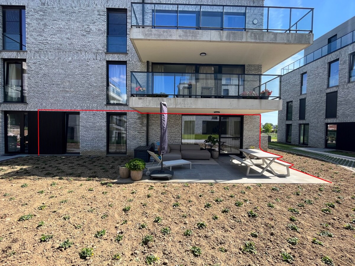 Gelijkvloers appartement met ruim terras 