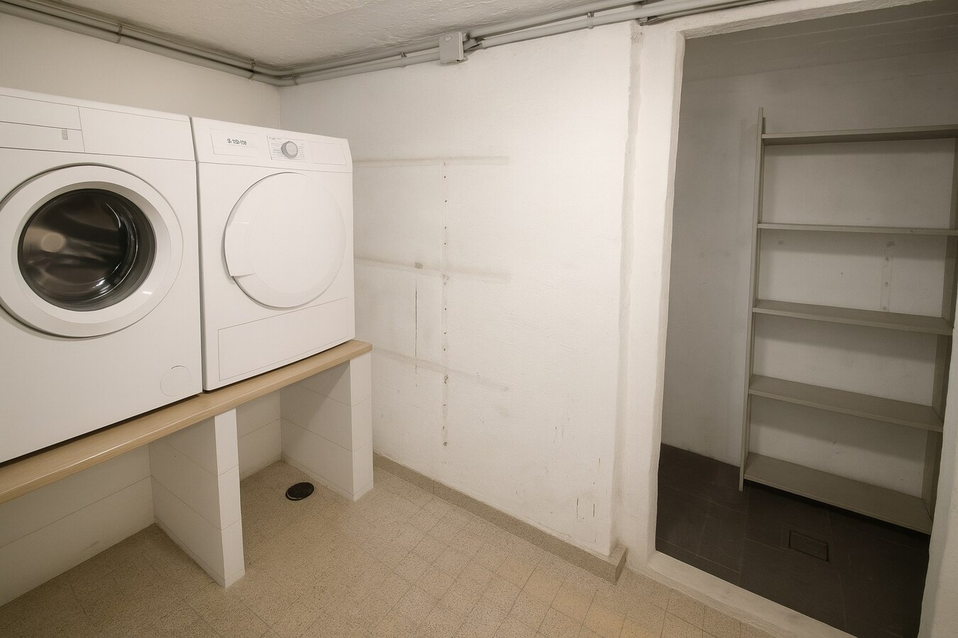 Instapklare, ruime moderne woning met 4 slaapkamers en uitgestrekte tuin te koop in hartje Temse! 