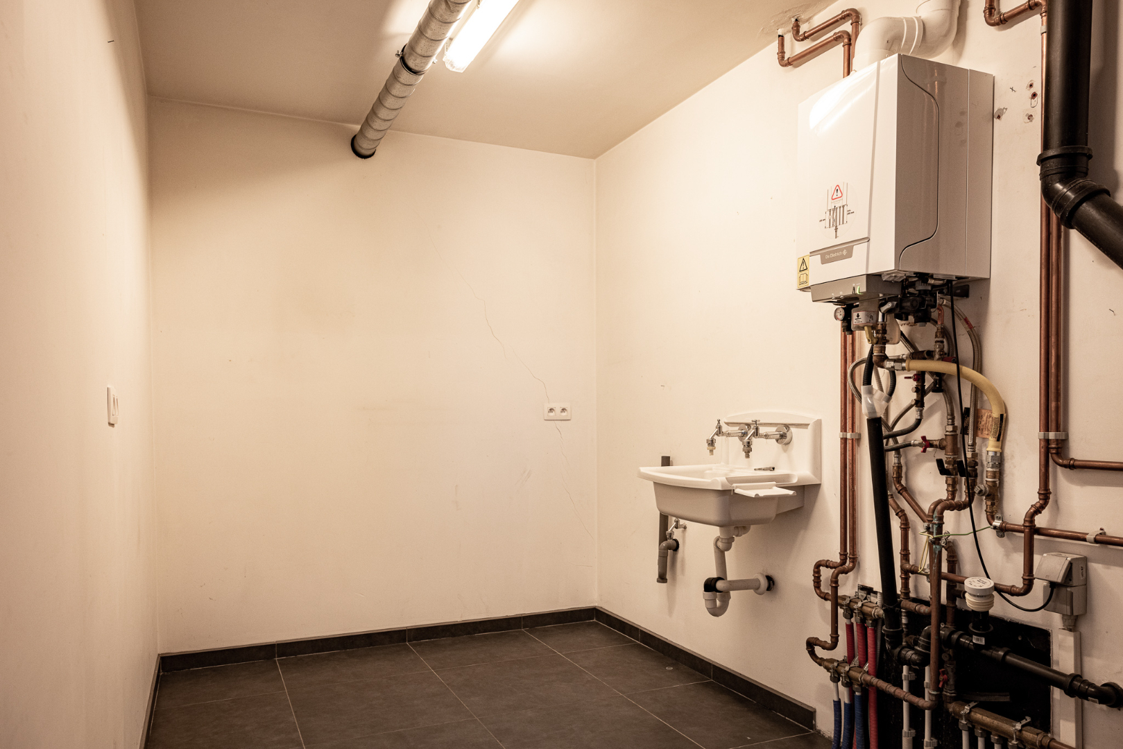 Energiezuinig ruim duplex app. met 3 slpks, terras en 2 autostandplaatsen te Maldegem 