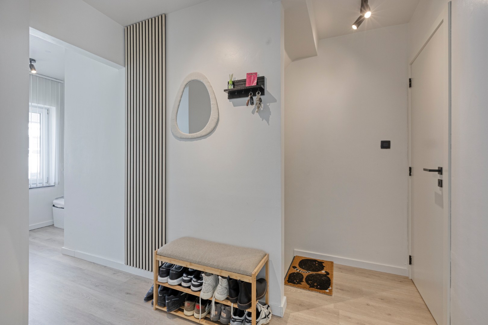 Recent gerenoveerde duplex met 2 slpk. en ruim terras nabij centrum Leopoldsburg 