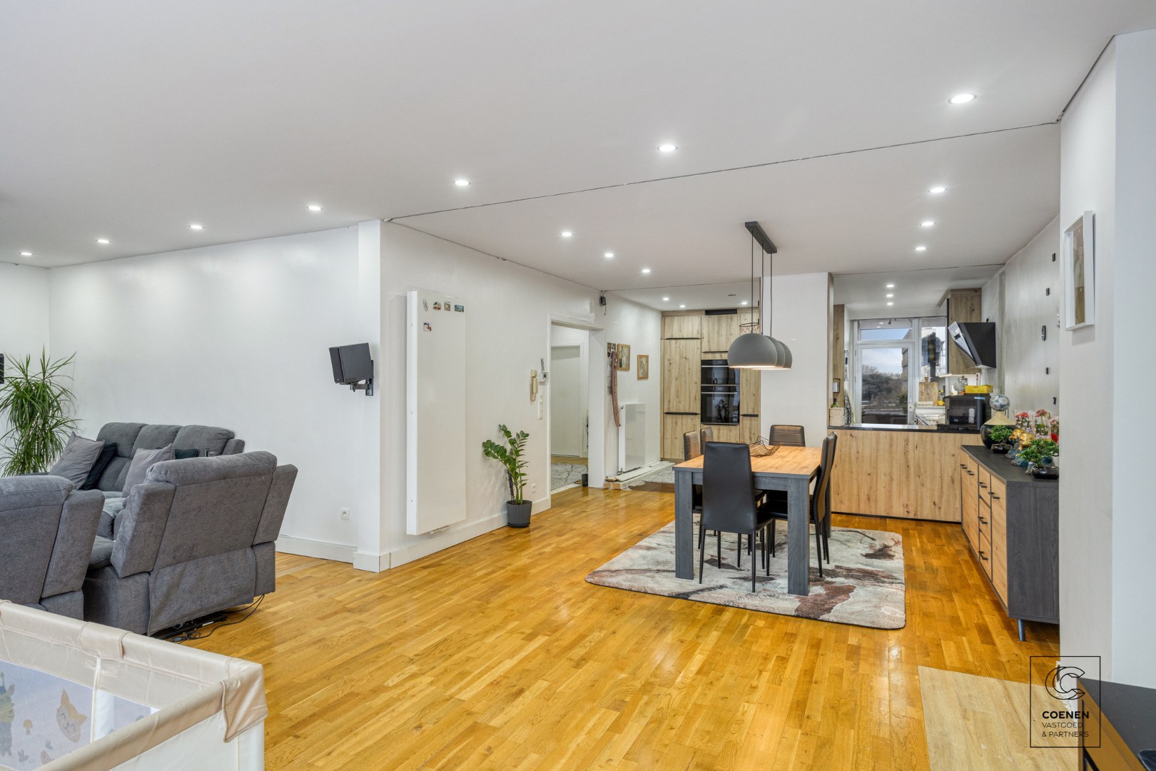 Ruim, lichtrijk appartement van 124 m² en twee slaapkamers te Antwerpen! 