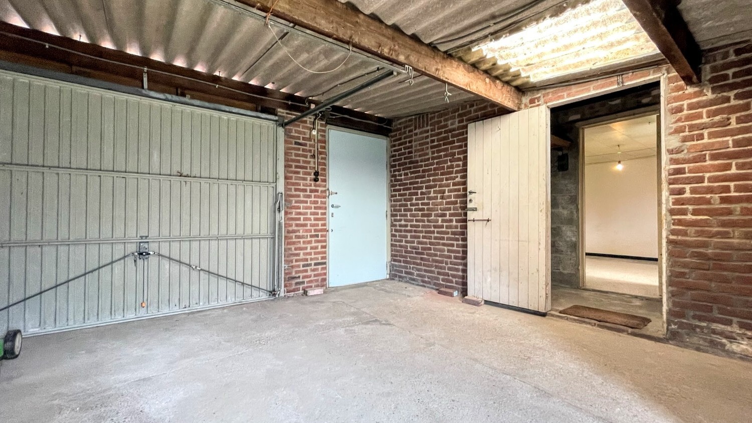 Ruime, te renoveren gezinswoning op zuidgericht perceel van 739 m² 