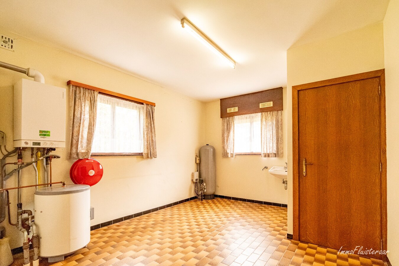 Vrijstaande woning met bijgebouw op 1 ha (Aankoop extra aanpalende ca. 2 ha mogelijk) te Heist-op-den-Berg 