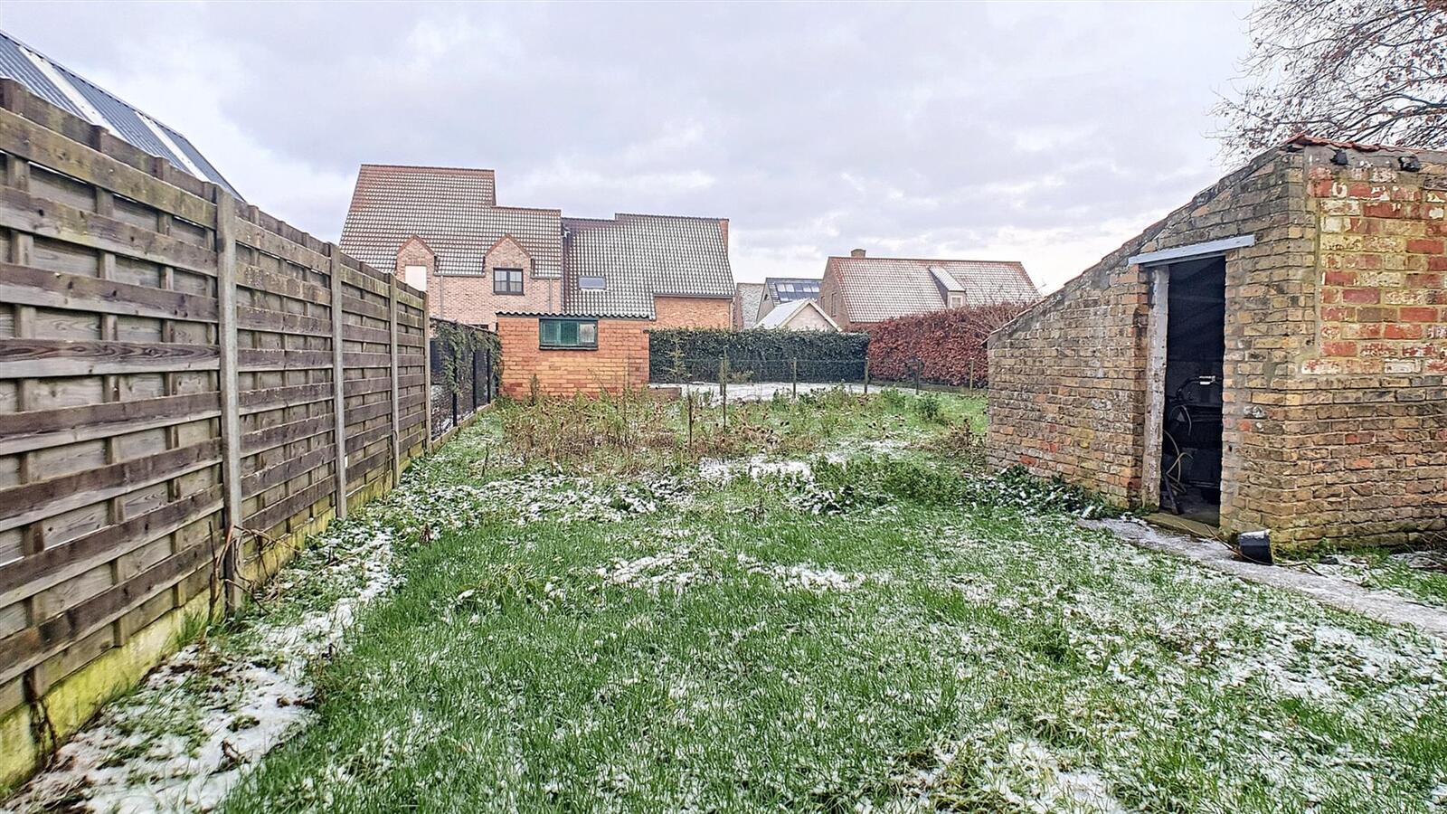 Te renoveren woning of projectgrond - Moerkerke 