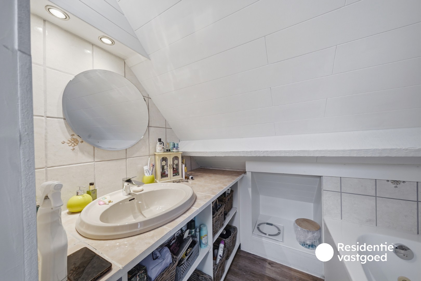 Instapklaar dakappartement met terras op centrale ligging 