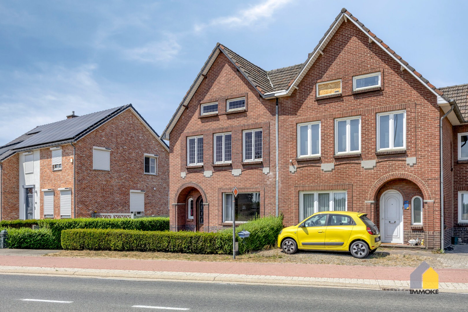 Karaktervolle, halfvrijstaande woning op 7a 31ca met aangrenzend weiland 16a 50ca. 