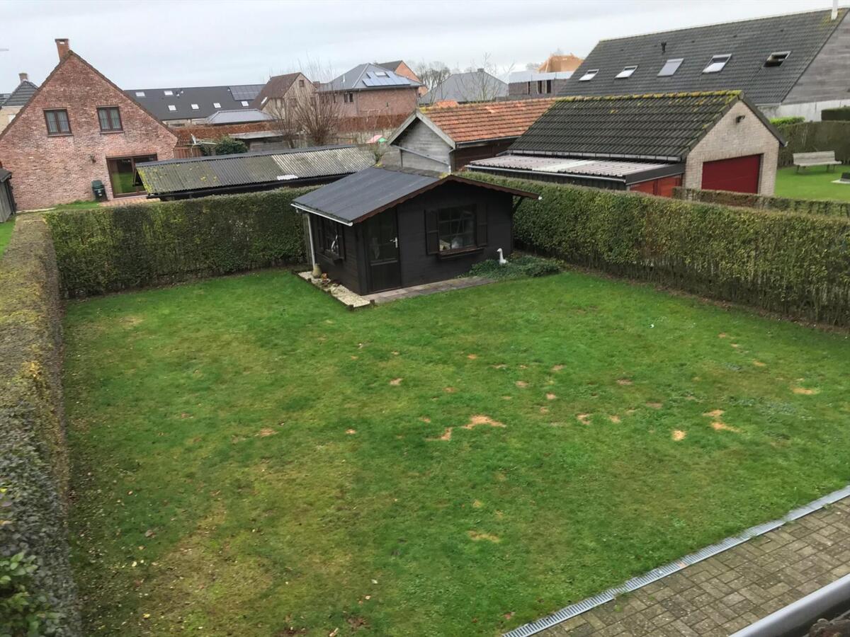 Rustig gelegen halfopen bebouwing met 3 slaapkamers 