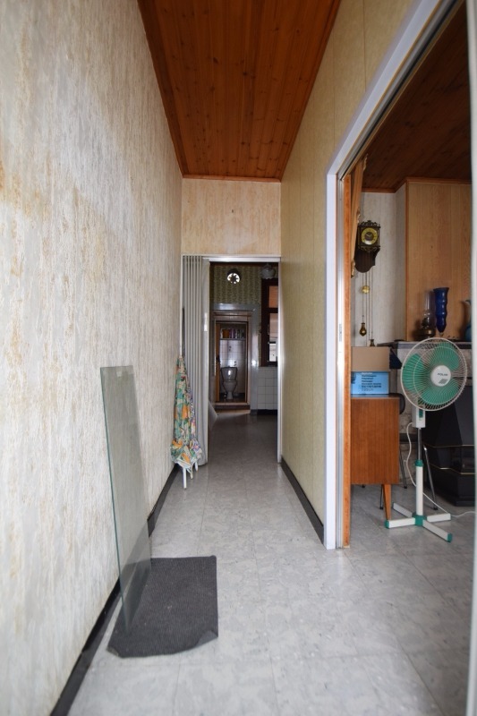 Grondig op te knappen woning met tuin, op toffe ligging. 