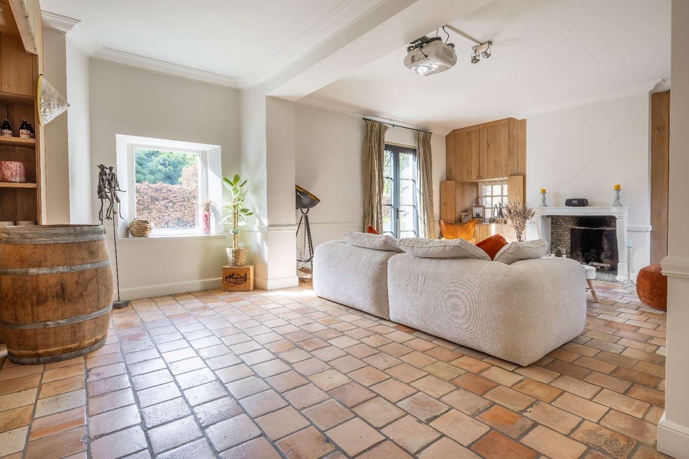 Sels villa met 4 slaapkamers, dubbele carport en garage, Zuid-West tuin op een perceel van 1.991 m² te Schilde - 's-Gravenwezel, 