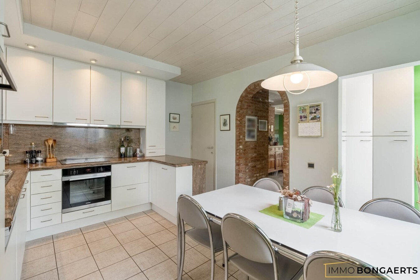 Zeer ruime woning op een leuke locatie te Bret-Gelieren 