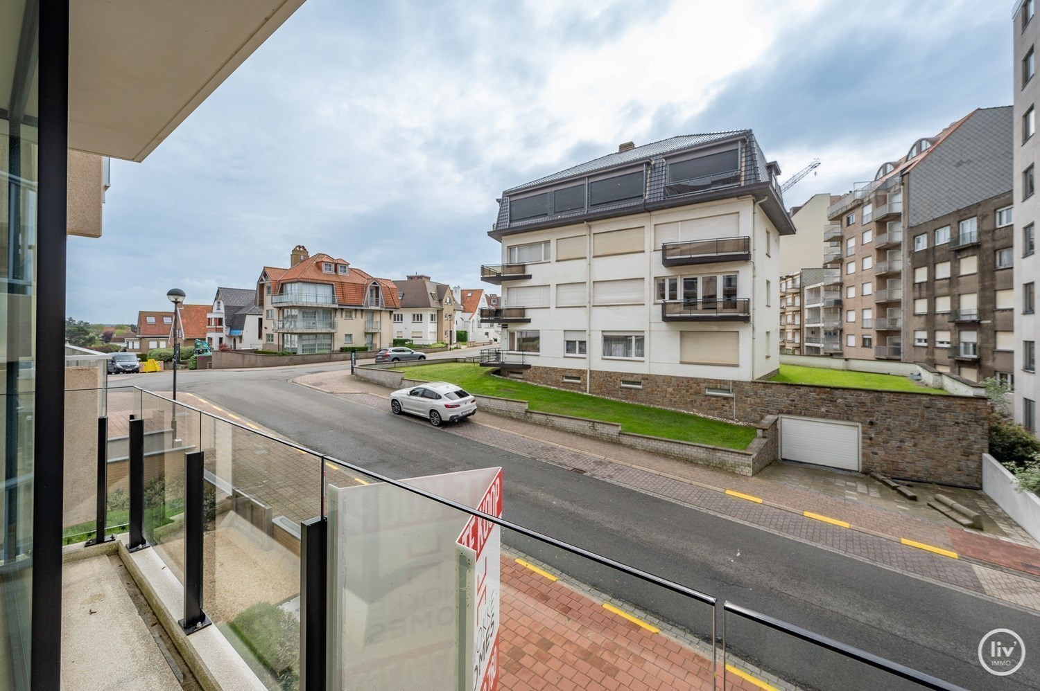 OPENDEURDAG - Zaterdag 15.09 - tussen 16u-18U: Nieuwbouw-duplex op de gelijkvloerse &amp; eerste verdieping  gelegen te Lentelaan in  Duinbergen met zongerichte terrassen. 