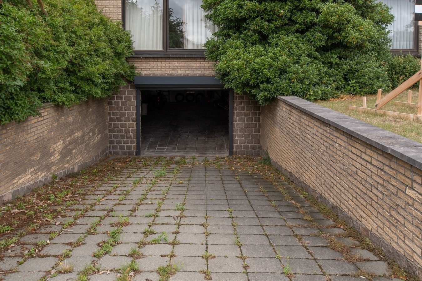 Statige, te moderniseren villa in een residentiële wijk - Blankenberge 