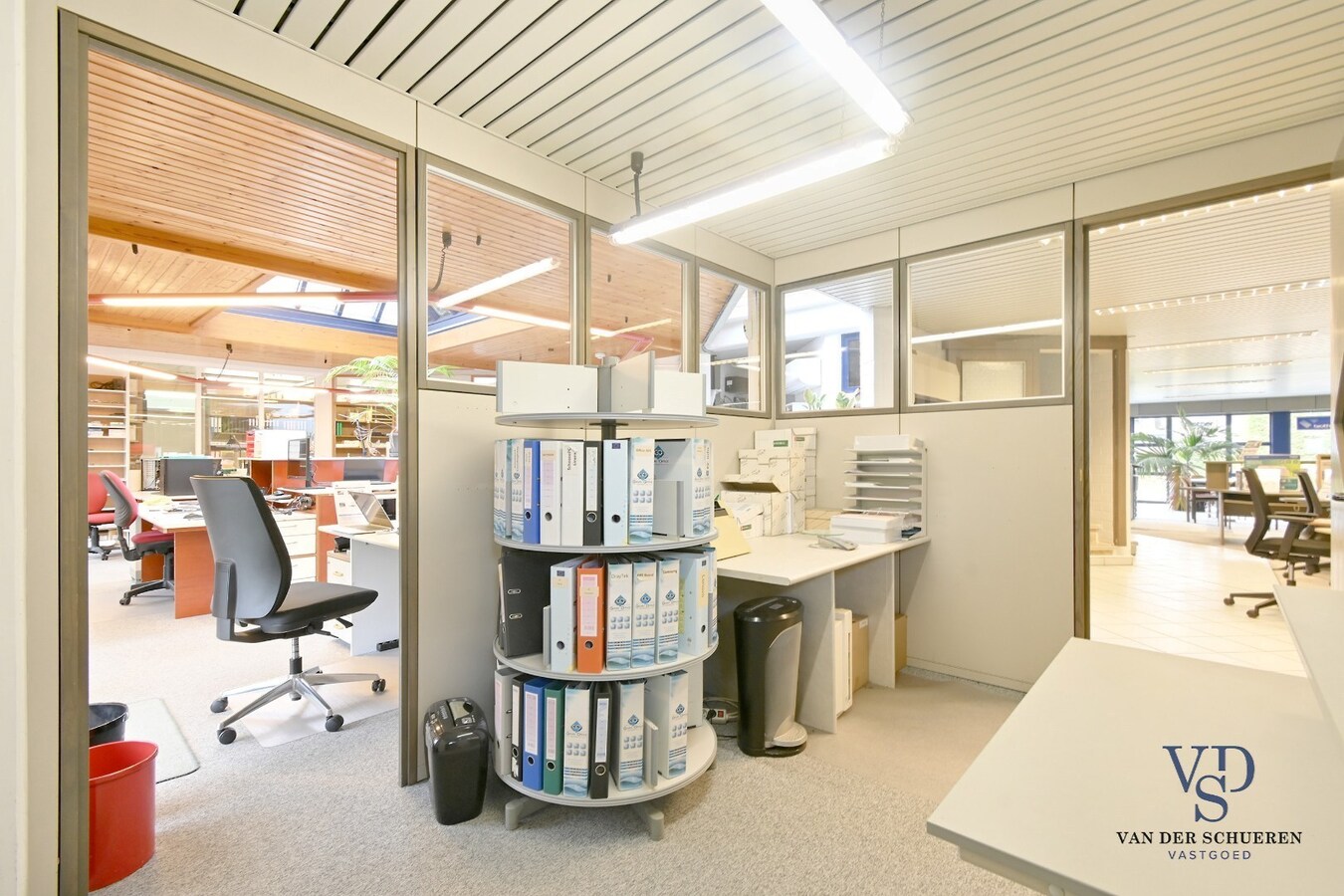 Ruim handelspand met penthouse in villastijl 