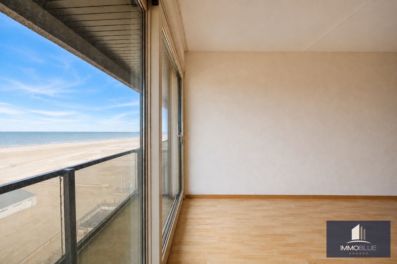 Appartement met frontaal zeezicht. 