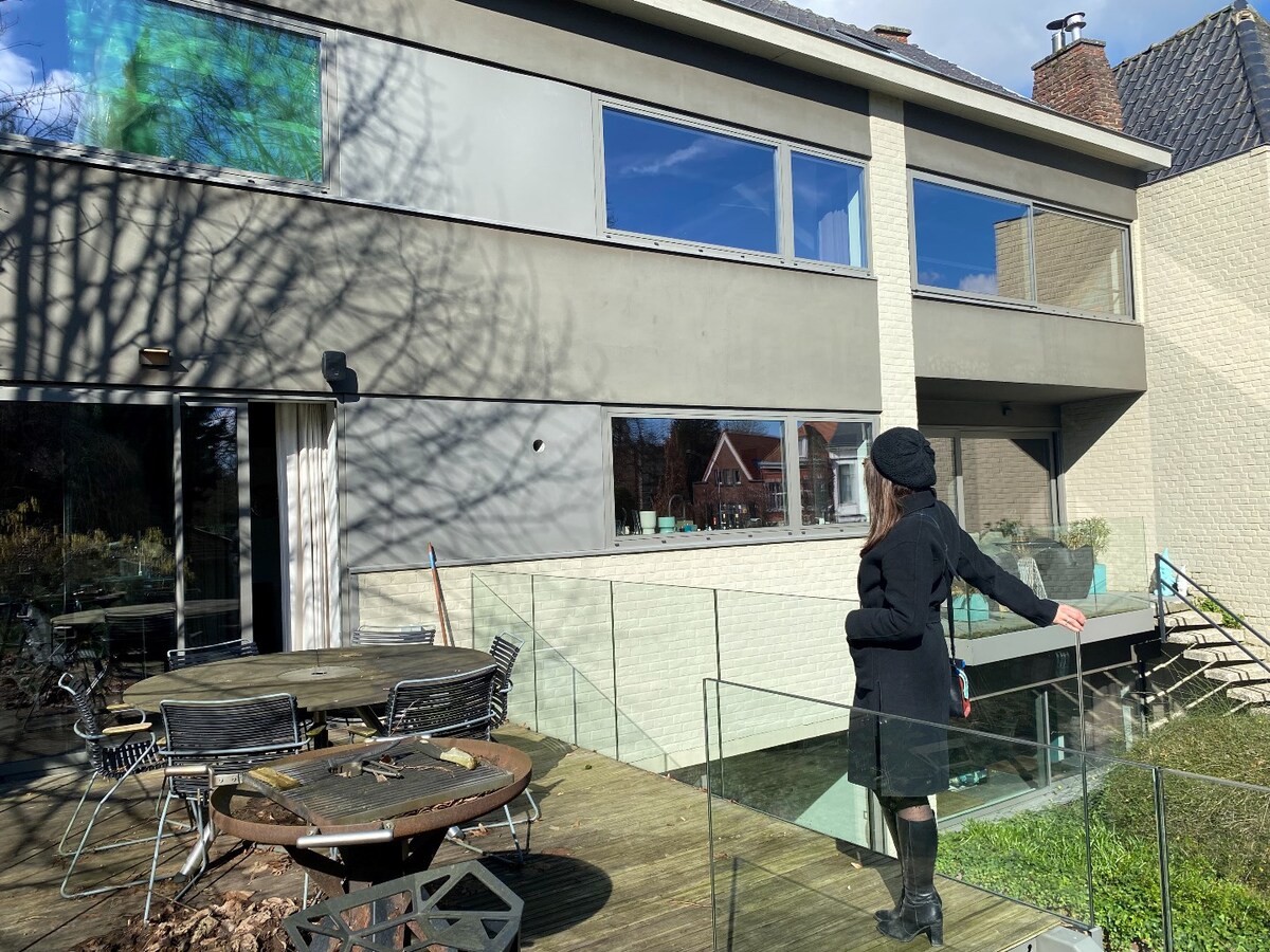 Authentique villa du 20e siècle, rénovée par un architecte de renom, avec 6 chambres et jardin ! 