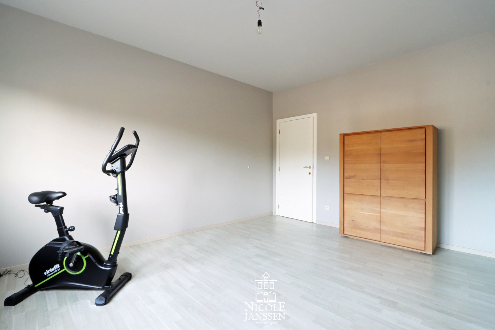 Slaapkamer/hobbyruimte op gelijkvloers 