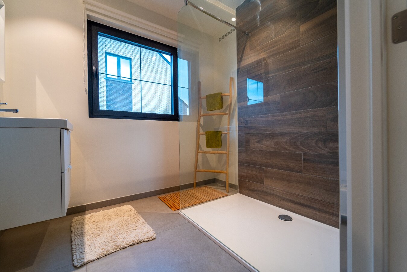 Prachtige villa met tuin, terras &amp; garage in Hasselt - 3 slaapkamers, bouwjaar 2019. 