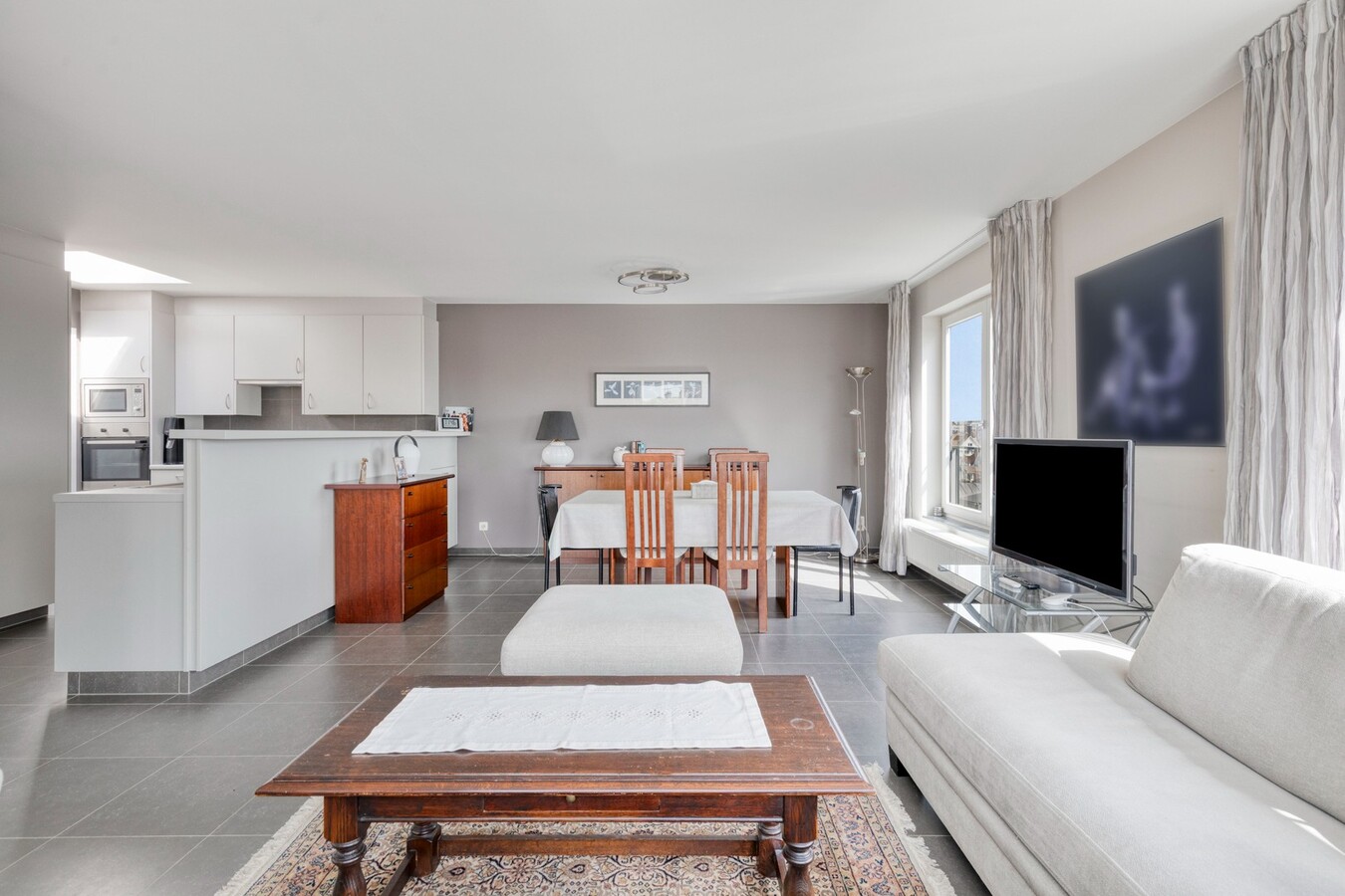 Penthouse ensoleillé avec une très grande terrasse 