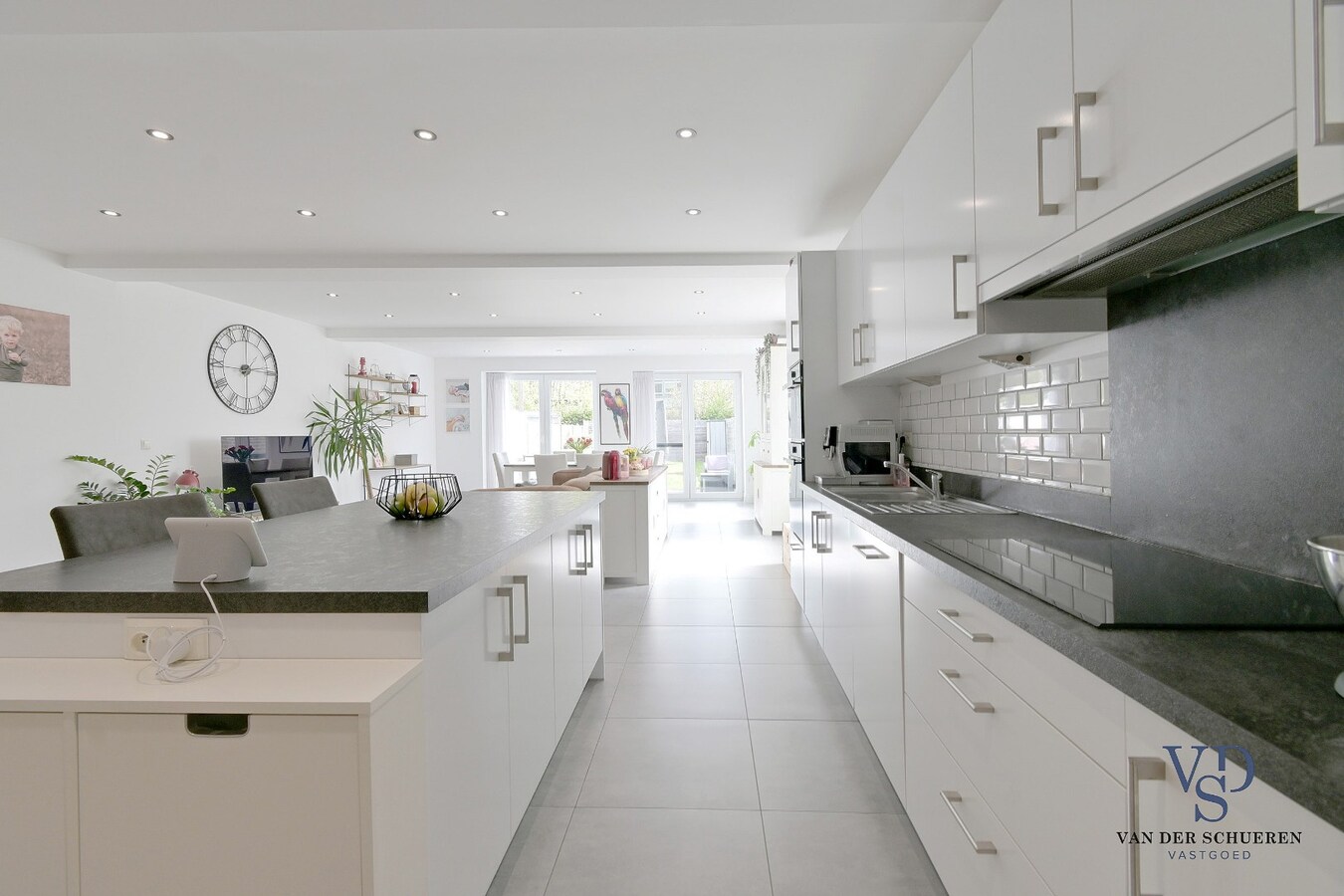 Ruime, instapklare gezinswoning in centrum Gavere. 